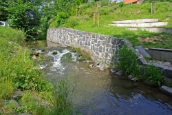 Dokončená revitalizace Dalejského potoka u viaduktu